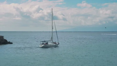 Sailboat Goes To Ocean Vídeo Stock 98675780