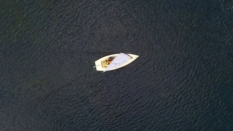 Sailboat on a lake. Vidéo 78512569
