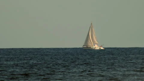 Sailboat sailing peacefully on the deep blue sea, creating a serene and timeless Vidéo 339831358