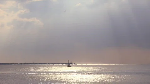 Sailboat sailing on sunbeam Video stock 670679