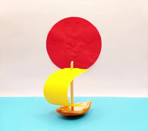 The sailboat sways on the waves Stock-Footage 335082800