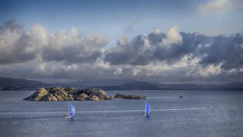 Sailboats and dramatic clouds, evening in the Mediterranean sea, La Maddalena Foto stock