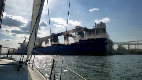 Sailing around the port 2 Video stock 138265210