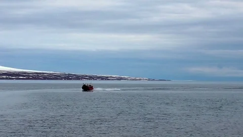 Sailing around svalbard Stock Footage 92163745