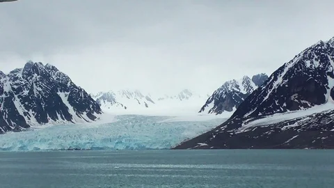 Sailing around svalbard Stock Footage 92164716