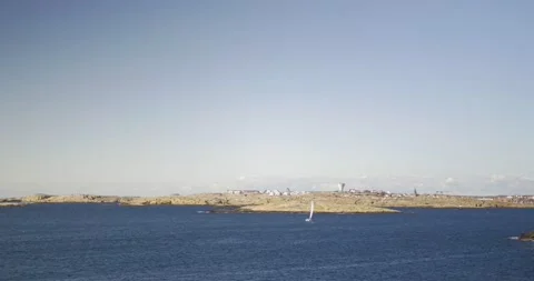 Sailing boat Entering Harbour Stockbeeldmateriaal 166525440