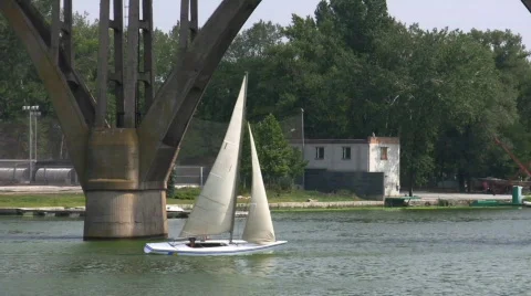 Sailing boat floats on the river. 스톡 동영상 156580