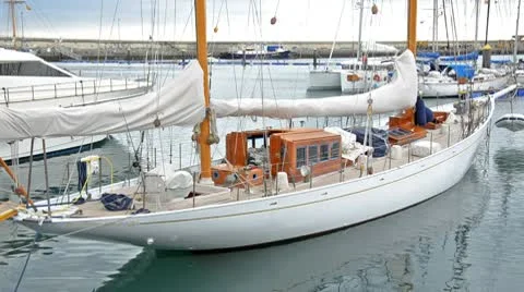 Sailing boat Vídeos de archivo 10710671