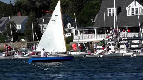 Sailing boats moored along dock and pier Stock-Footage 67330780