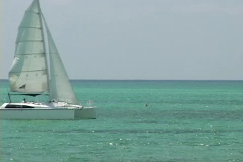 Sailing catamaran making a turn 스톡 동영상 75518