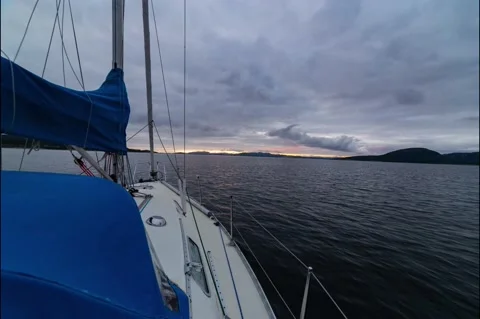 Sailing close to a lighthouse Video stock 202041501