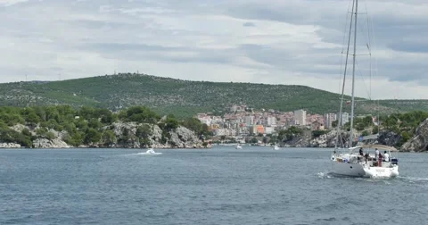 Sailing croatia. Sailing in the wind through the waves. Stock-Footage 58288800