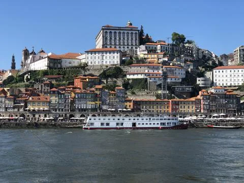 Sailing down the river Douro to Porto 스톡 사진