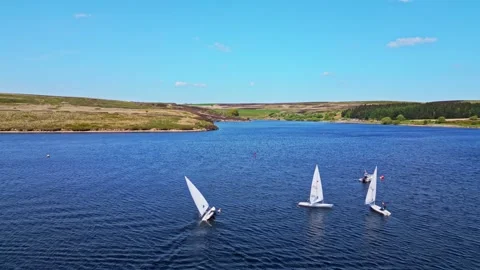 Sailing enthusiasts, where small one-man boats participate in an exciting r.. 库存影片 243096923