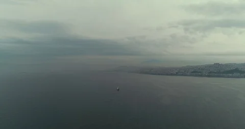 Sailing faraway Vídeos de archivo 125552370