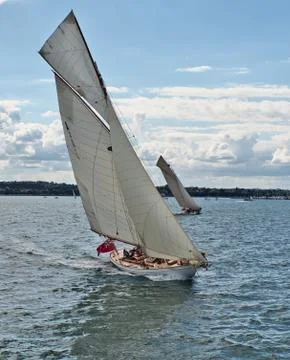 Sailing Gaff Sloop hard to wind Foto stock