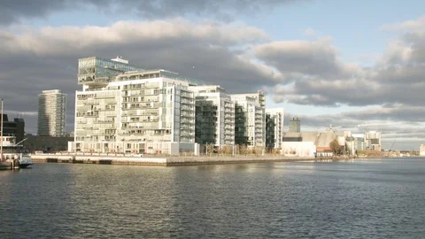 Sailing on the harbor Vídeo Stock 82245989