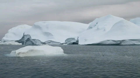 Sailing in the icefjord Video stock 840753