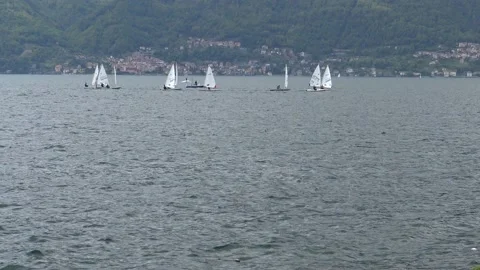 Sailing on Lake Como, in front of Bellano Vídeo Stock 155199860