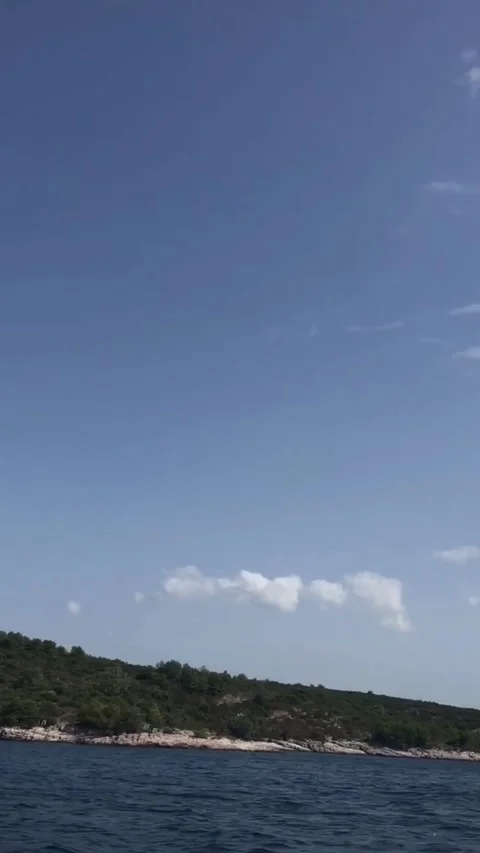 Sailing in the mediterranean Vídeos de archivo 274002703