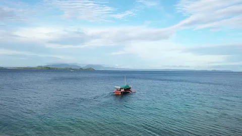 Sailing in the middle of the sea Video stock 258810201