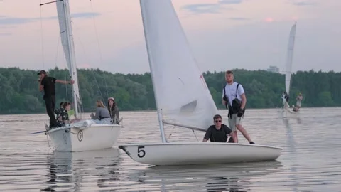 Sailing in no wind weather Video stock 157975709