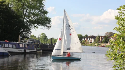 Sailing past Vídeo Stock 38108321