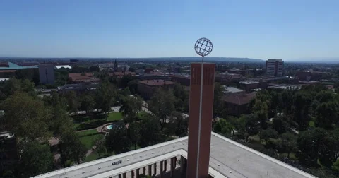 Sailing past the globe on USC's Campus Vídeos de archivo 61773726