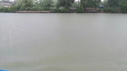 Sailing in the rain Stock-Footage 138595156