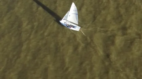 Sailing river drone scene of a yatch Vídeo Stock 68300398