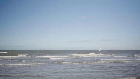 Sailing ship at beach in Belgium Vídeo Stock 329670281