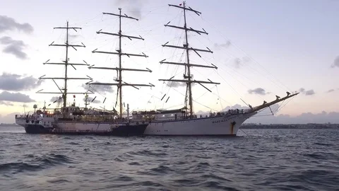 Sailing Ship in Istanbul Bosphorus 動画素材 71136904