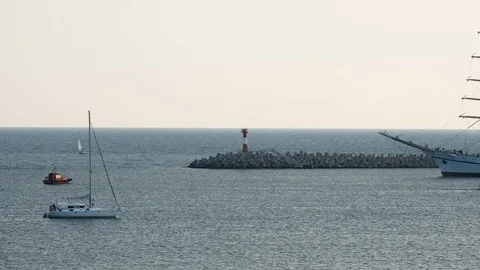 Sailing ship khersones in the open black sea. Rest on a yacht. Outdoor. Vidéo 111991847