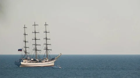 Sailing ship khersones in the open black sea. Rest on a yacht. Outdoor. Vidéo 111991979
