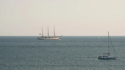Sailing ship khersones in the open black sea. Rest on a yacht. Outdoor. Vidéo 111992846