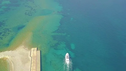 Sailing ship yachts with white sails in the open Mediterranean sea Vidéo 97342992