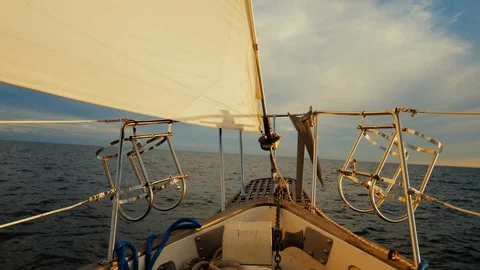 Sailing on a sunny day. Video stock 104017582