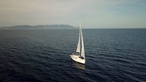 Sailing at sunset Vídeos de archivo 122849510