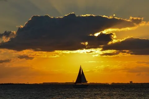 Sailing Into the Sunset 库存照片