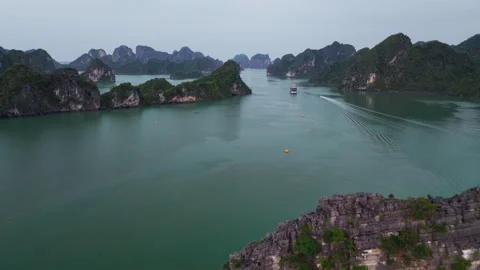 Sailing Through Limestone Karst Islands At Hạ Long Bay In Northeastern Vietnam Видео 335150504