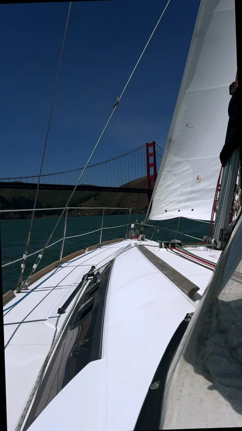 Sailing towards Golden Gate Bridge Stock-Footage 333200342