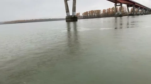 Sailing under bridge. Видео 168035042