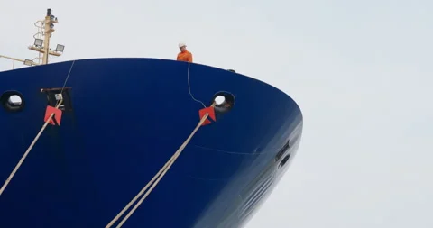 Sailor manages mooring lines with precise gestures Stock Footage 320773587