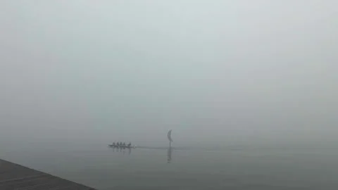 Sailors in the mist Vídeo Stock 140802953