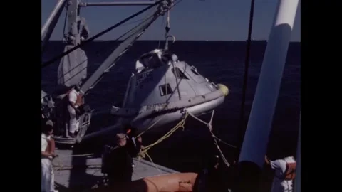 Sailors positioning Apollo 8 command module with winch for water egress training Stockbeeldmateriaal 271518985