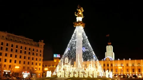 Saint George memorial in main square with Christmas decorations 스톡 동영상 169377862