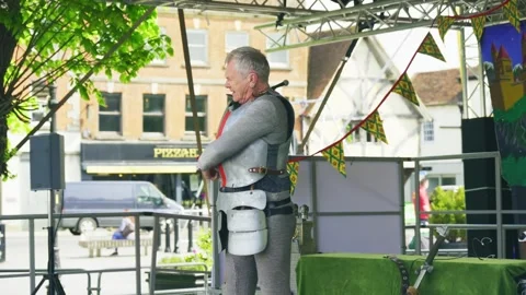 Saint George Performer on Stage at St George’s Day Event in Salisbury Stockbeeldmateriaal 335294025