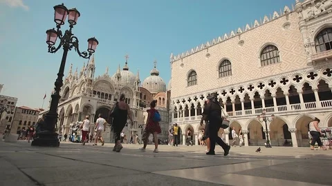 Saint Mark square in Venice full of people Stock Footage 134471535