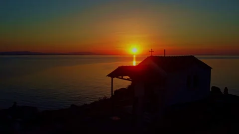 Saint Nicholas chapel silhouetted during First July Morning sunrise in Thaso 库存影片 337775978