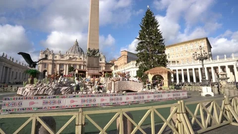 Saint Peter Basilica in Rome during Christmas time. Italy. 库存影片 168021581